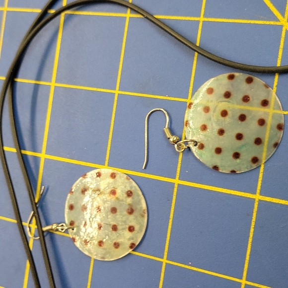 Shell Necklace Polka-dot Necklace & Earrings Set - Picture 3 of 4